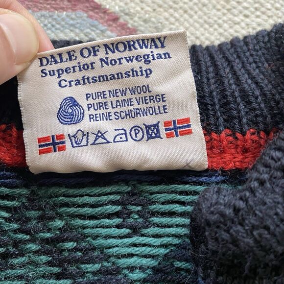Dale Of Norway Medium Sweater Wool Clasp Black Red Green Christmas Fair Isle - Picture 4 of 8